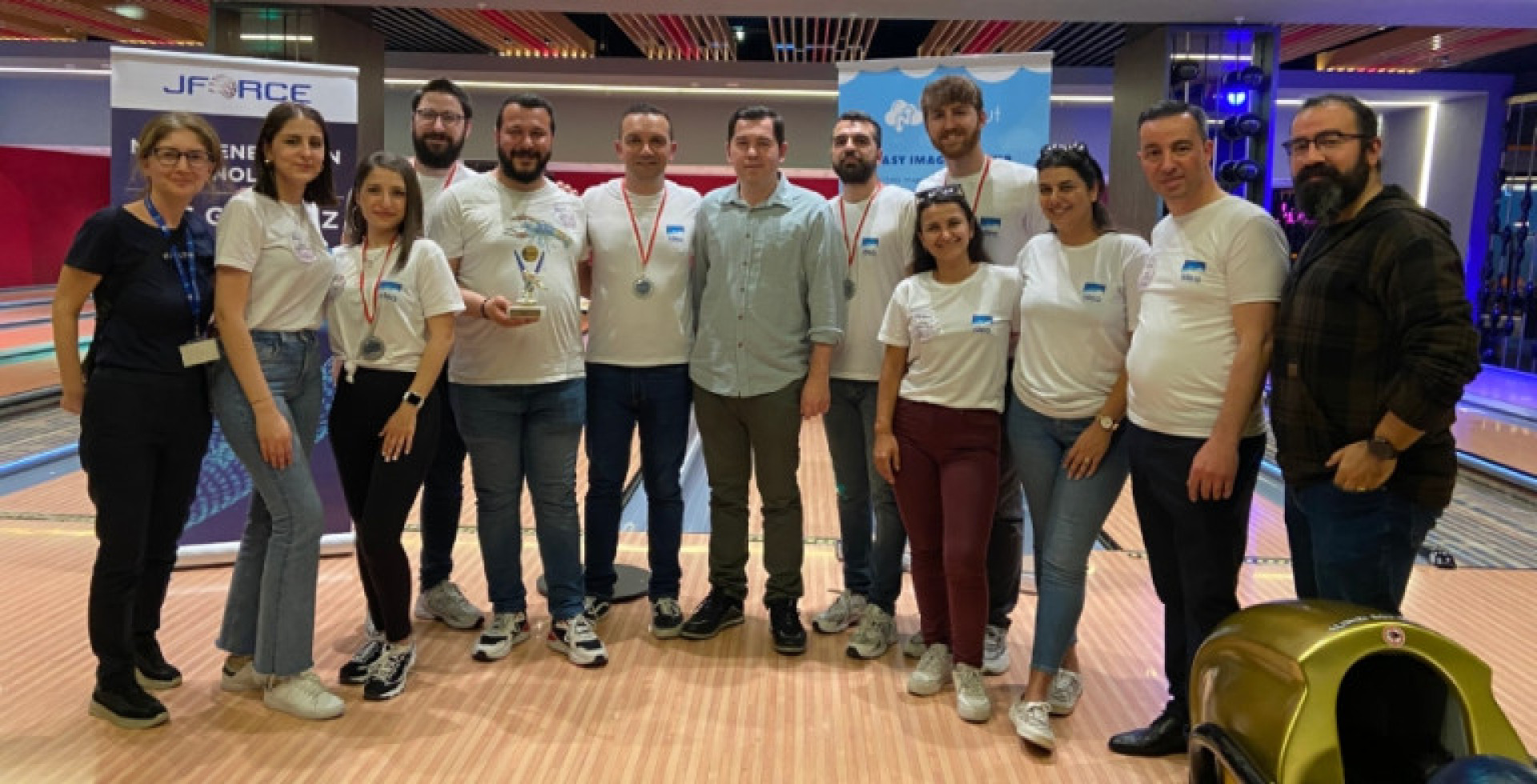 İdea Bowling Team gümüş kupanın sahibi